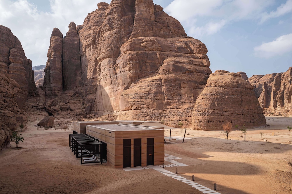 Hotel Banyan Tree Alula - Image 1