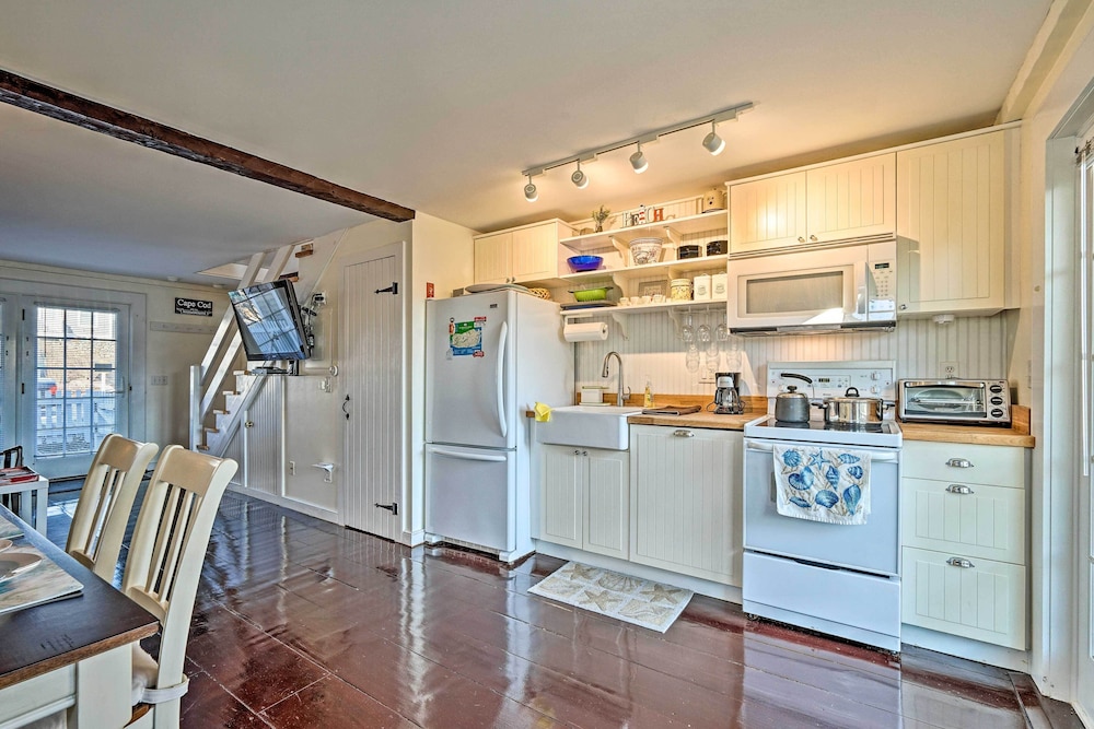 Ocean View + Beach Access: Cape Cod Townhome