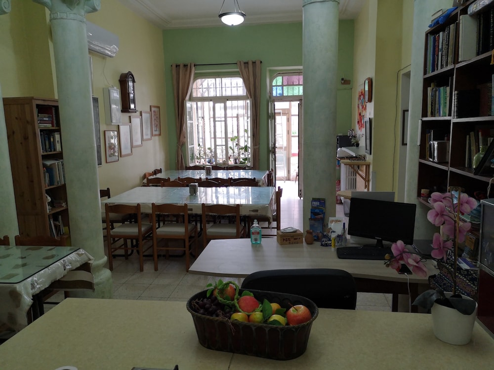 Allenby 2 Bed & Breakfast