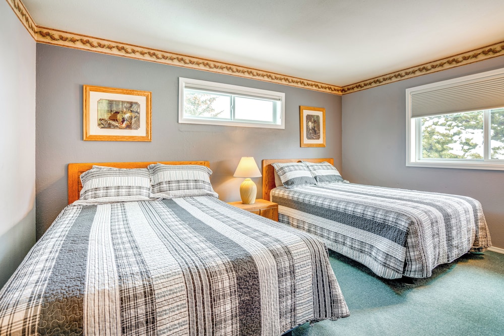 Home w/ Mtn Views in Frisco: Near 3 Ski Resorts!
