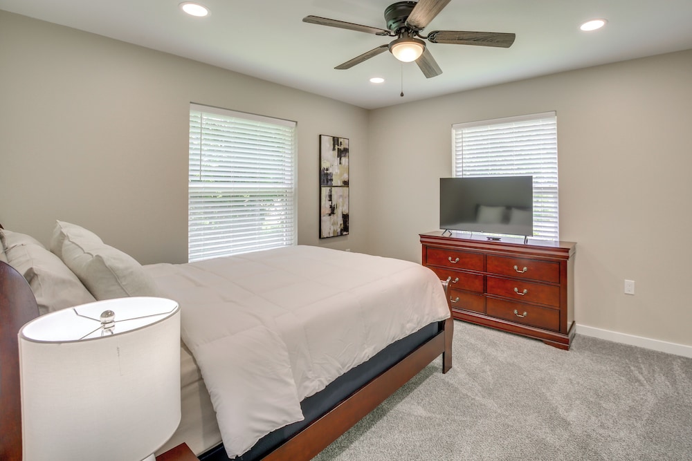 6 Mi to Dtwn: Hot Springs Abode w/ Yard!