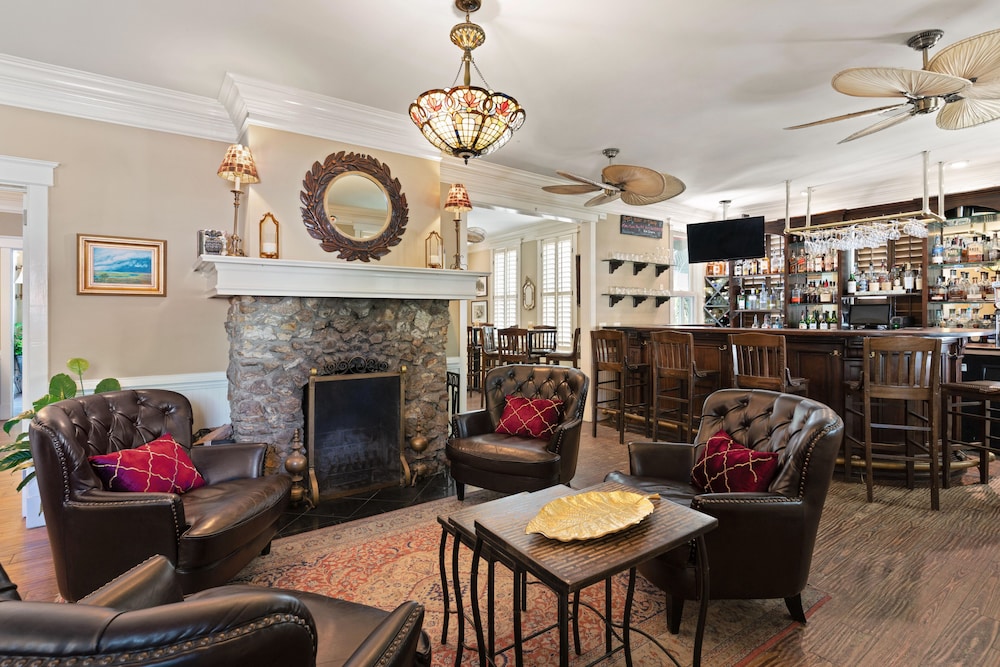 St Simons Island Vacations - Village Inn and Pub - Property Image 3