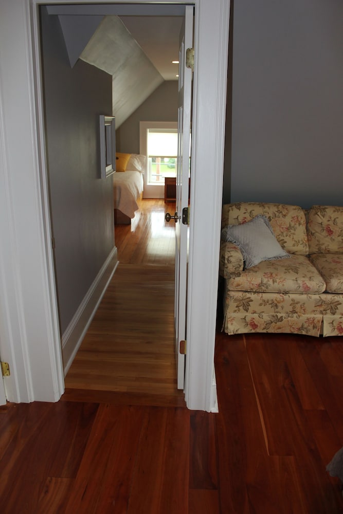 24 East Main Street B&B