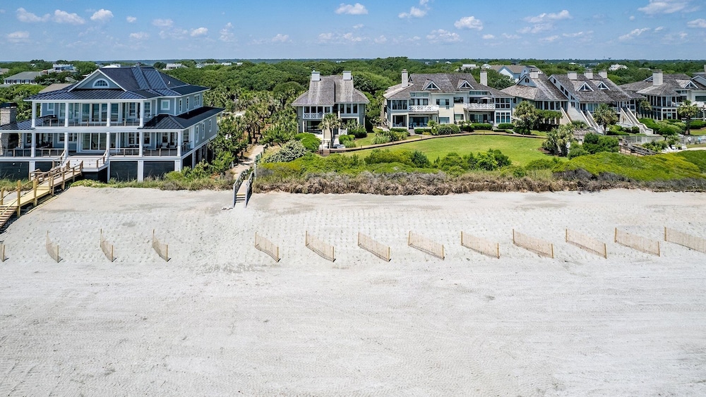 Spacious Oceanfront Villa With Elevator, Wifi, Library, Board Games, Sunroom, And Wine Refrigerator 4 Bedroom Villa by Peace Vacations view 2