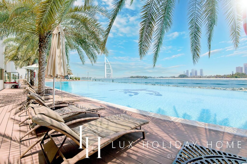 LUX Holiday Home - Azure Residence 1