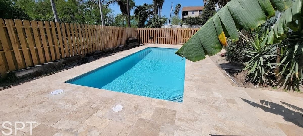 Large 3 Bedr Bay Views Pool Great Deck 3 Bedroom Condo