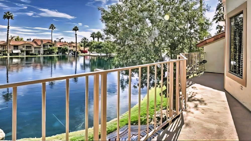 Cozy Lakeside Retreat in PGA West Bbq Scenic Views
