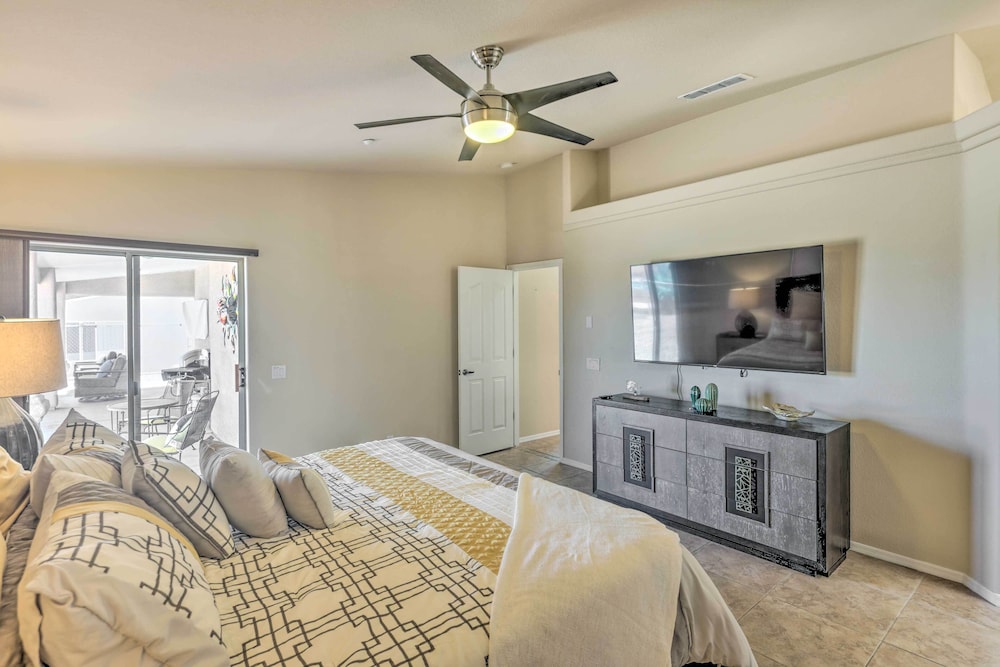 2 Mi to London Bridge: Lake Havasu Getaway view 4