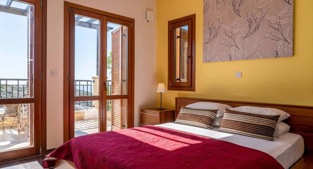 Villa TD02 TV - Arethusa view 4