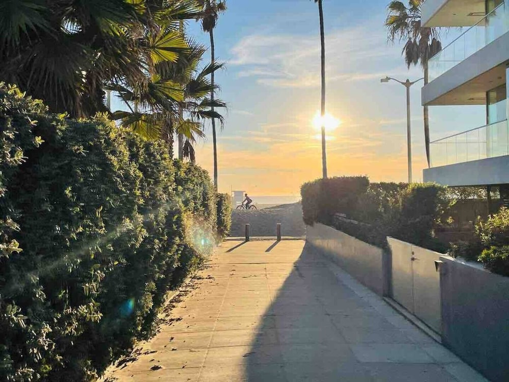 Popular LA Beach in Venice 10A