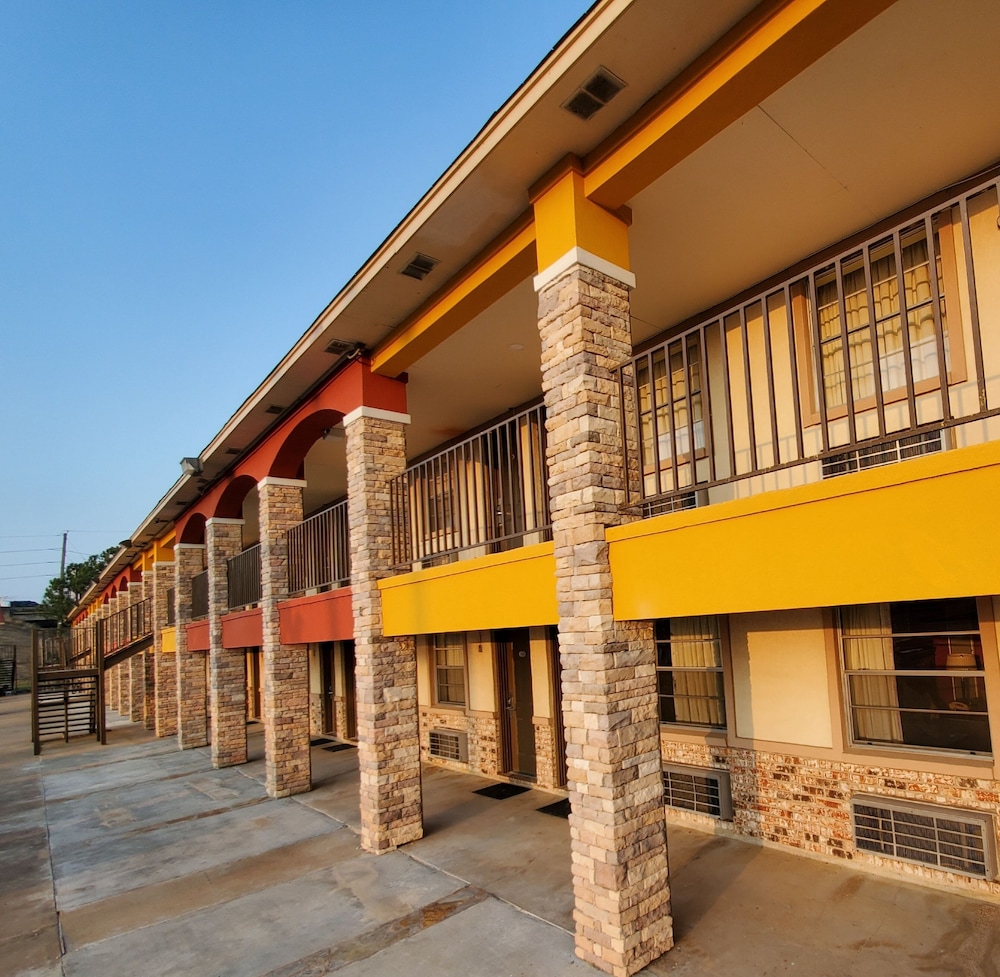 Econo Lodge Inn & Suites Sealy