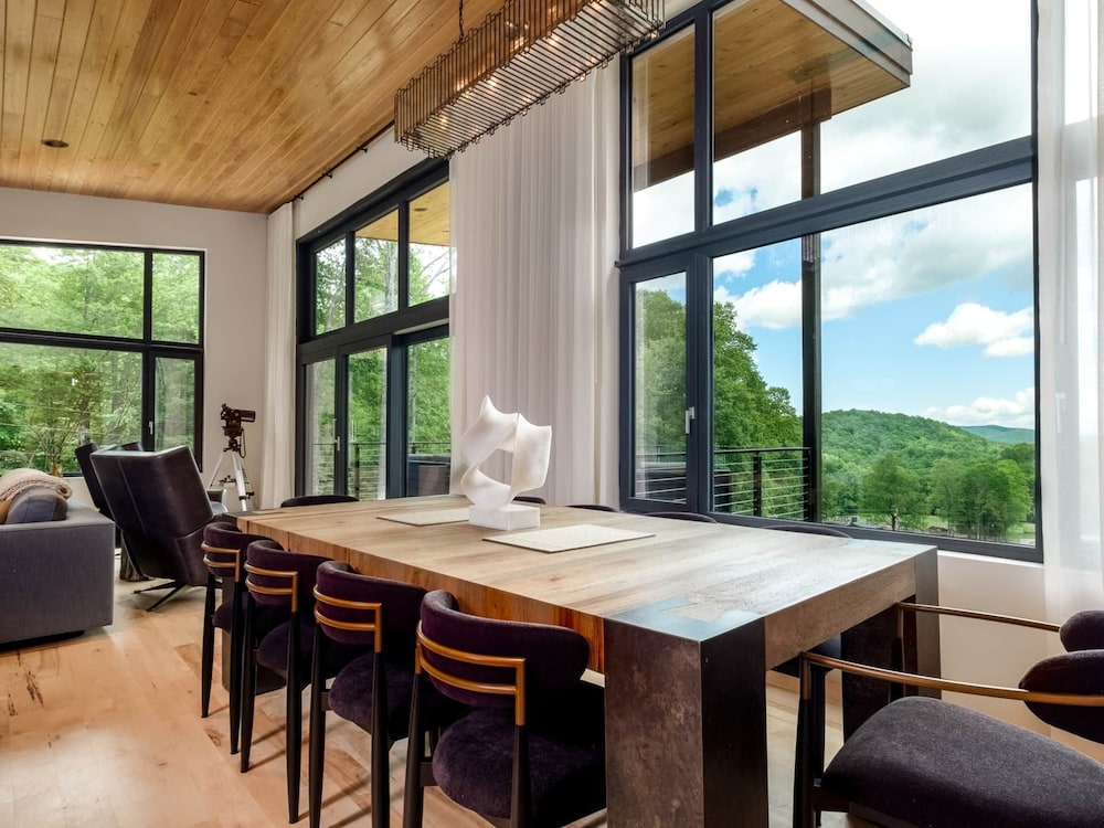 Luxury Home - The Retreat House