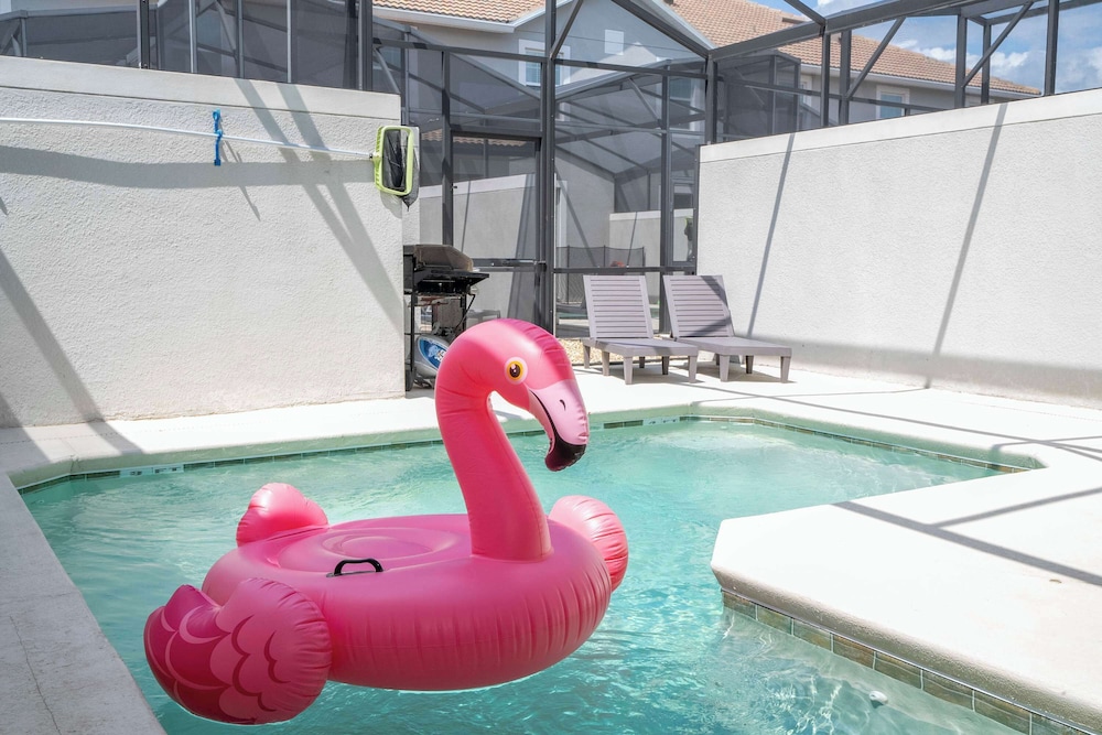 Stunning 4Bd With Pool At Storey Lake Resort 4821