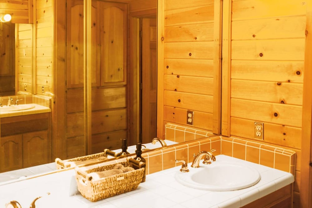 Discover Serenity Cozy Cabin With Mountain Views