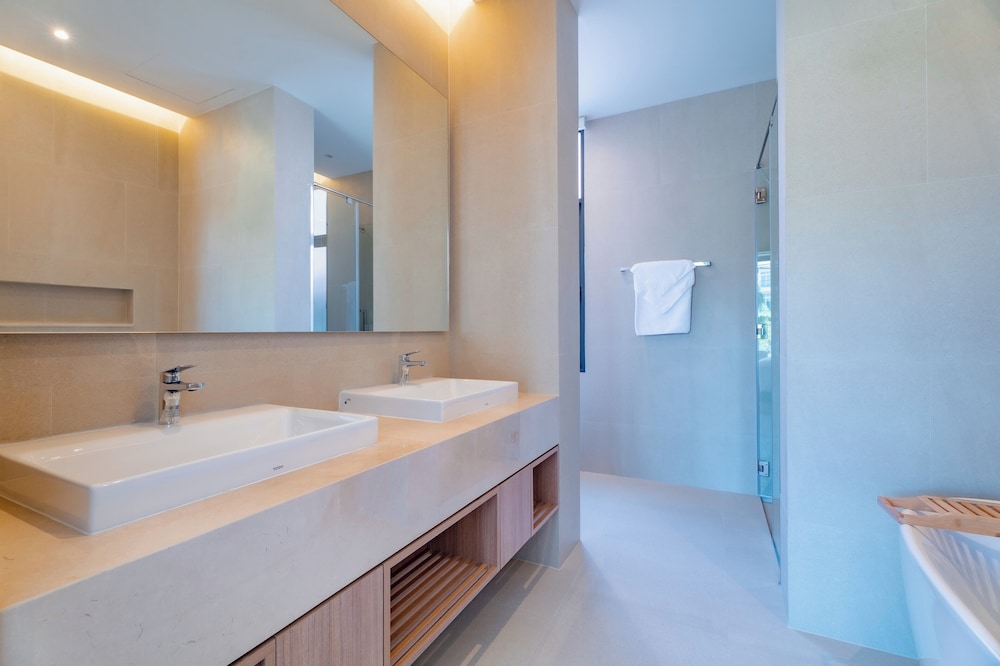Modern Tropical Pool Villa - Saiyuan