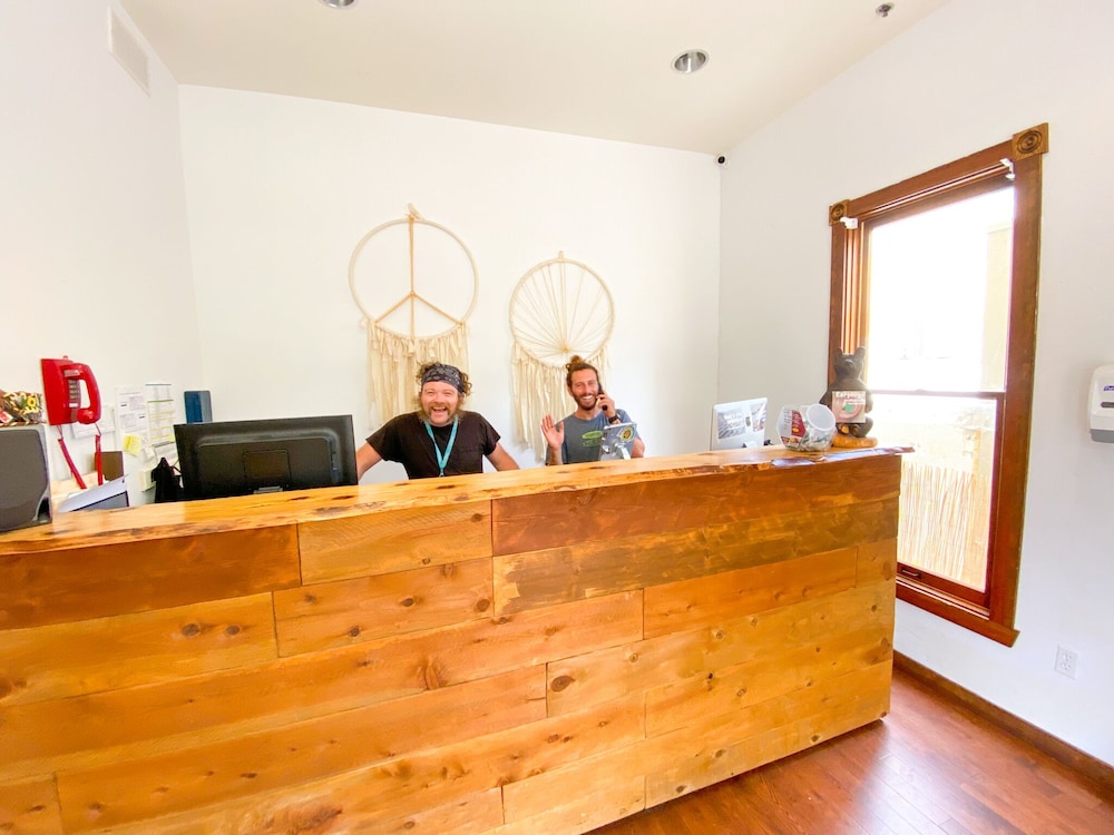 International Travelers House Hostel \- Downtown San Diego Little Italy.