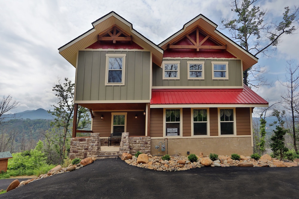 Hotel Above It All - Four Bedroom Cabin - Image 1