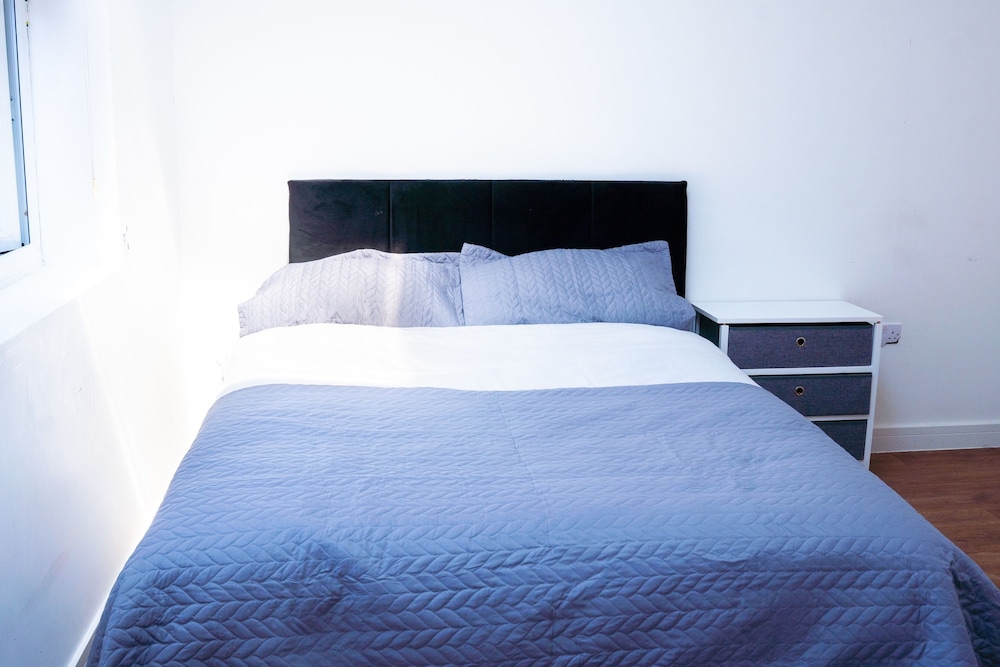 Cleave House - Stylish & Chic 3 Bed House Mins From Central London