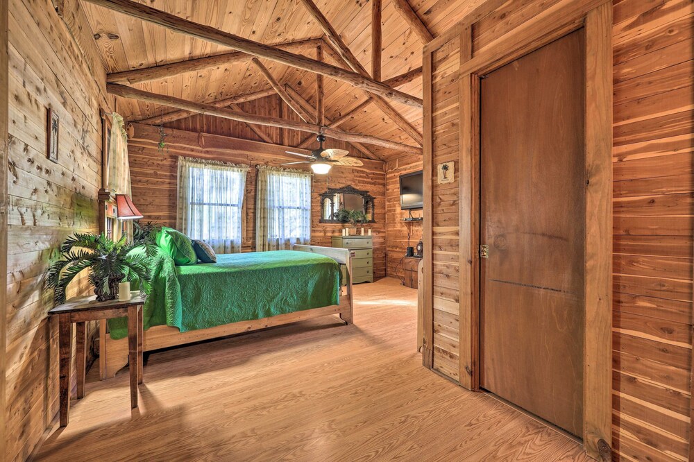 Rustic Canyon Lake Cabins w/ Hot Tub on 3 Acres - Property Image 25