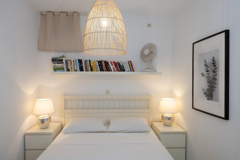 B4 Cycladic Home for 6 by the Beach