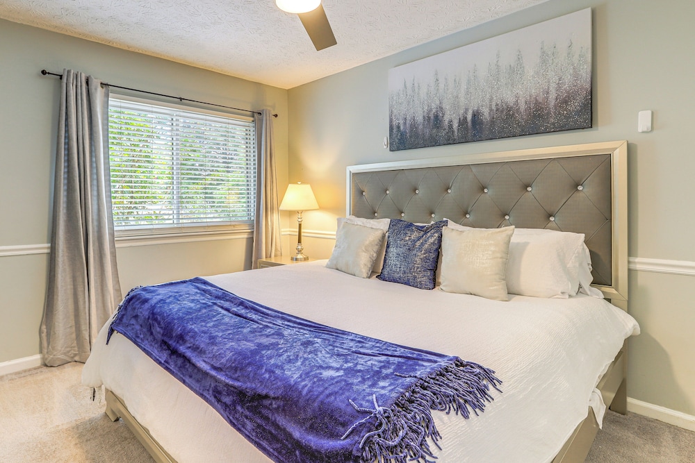 Steps to Park: Dog-friendly Condo in Conyers!