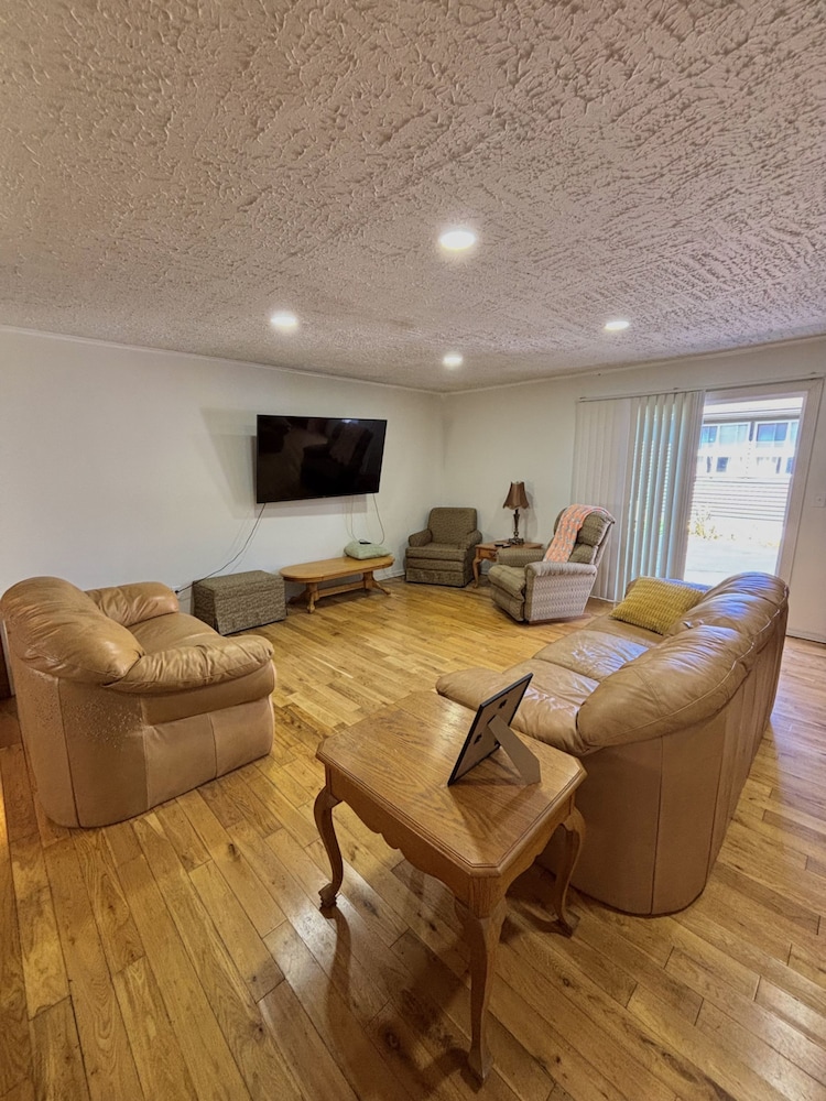 4 bd 10 min to Downtown W D