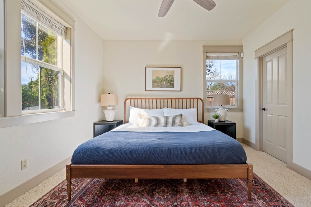 Fiano by Avantstay Centrally Located Haven w/ Stunning Courtyard & Pool Table view 2