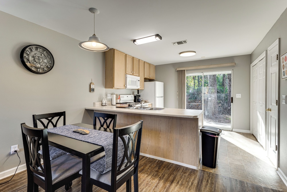 3 Mi to Fsu: Townhome w/ Patio in Tallahassee!