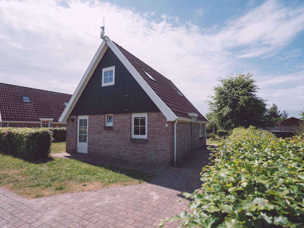 Group Stay in Eigen Wijze Near Playing Field