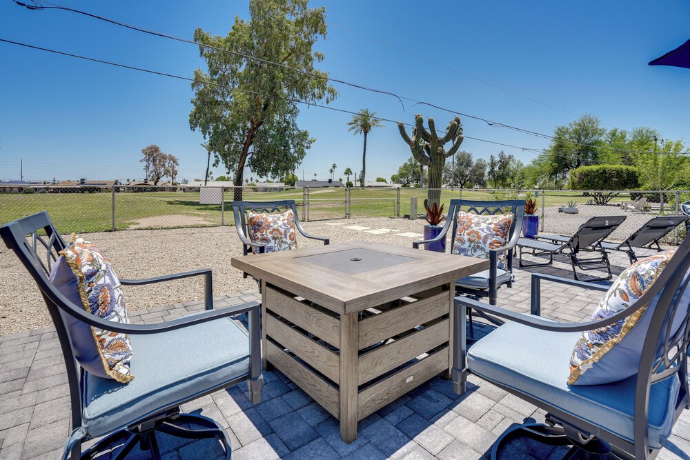 Luxury Golf Course Retreat in Sun City!