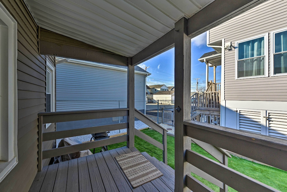 Gulf Coast Cottage - Walk to Beach & Boardwalk! view 4