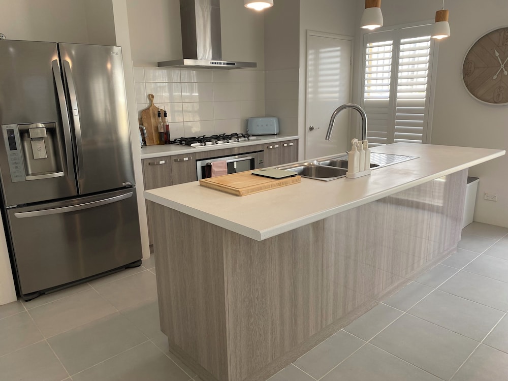 Alkimos Beach Family Accommodation