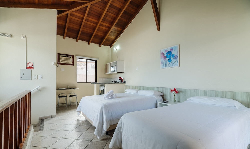 JOFs Apartamentos c Piscina e Vista Mar
