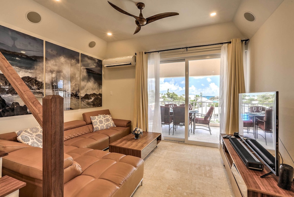 Walk to Beach: St Thomas Condo w/ Balconies