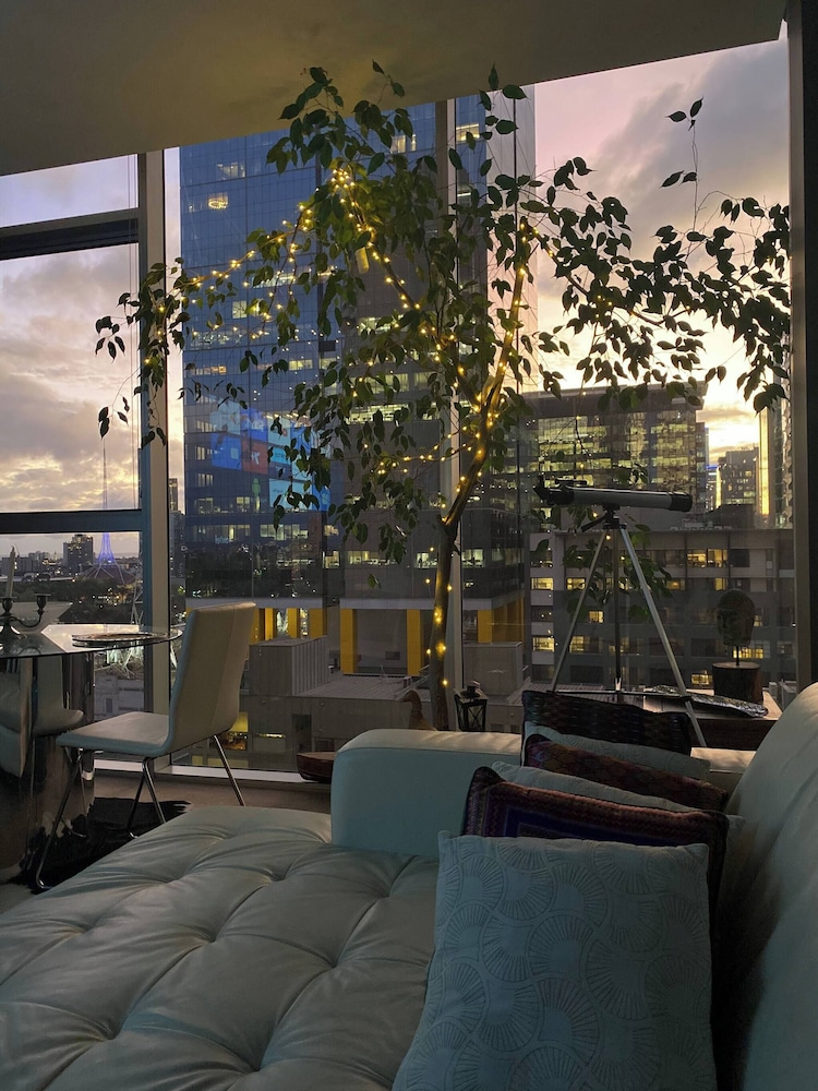 Luxurious Melbourne Apartment With City Views