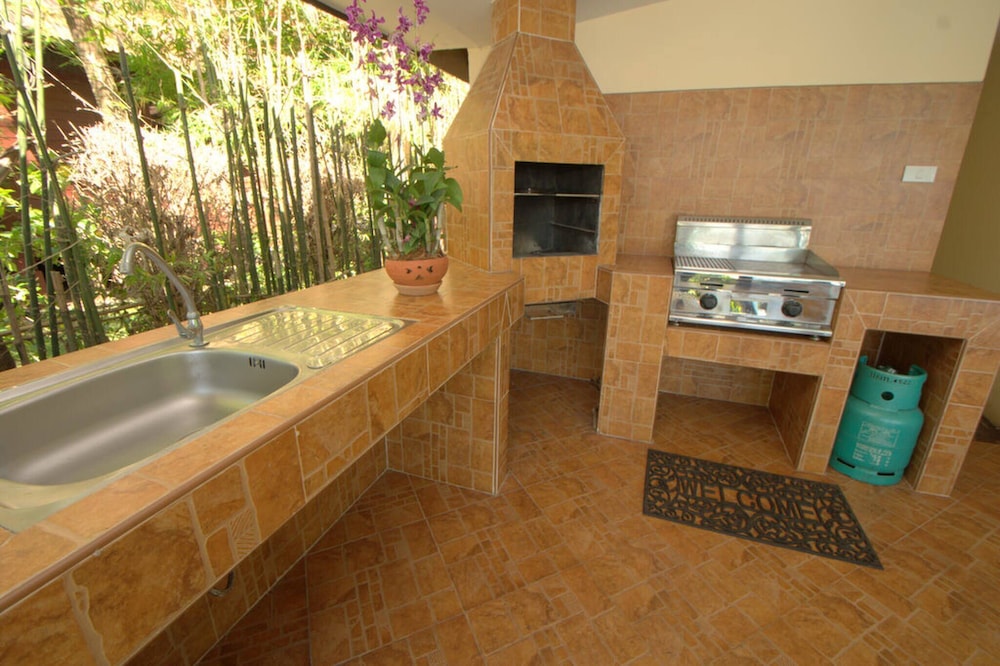 Beachfront Oasis With Private Pool and Jacuzzi on Samui's Bang Por Beach