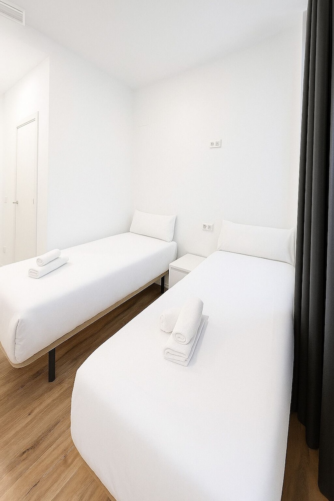 Hostal Bernabeu photo 2