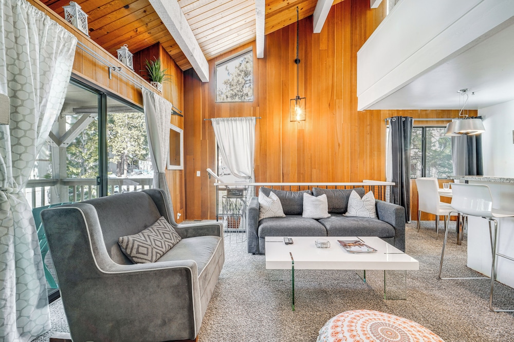 1 Mi to Lake Tahoe: Condo w/ Pool Access