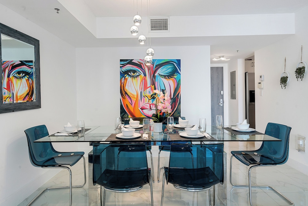 Brickell High-Floor Luxury Condo