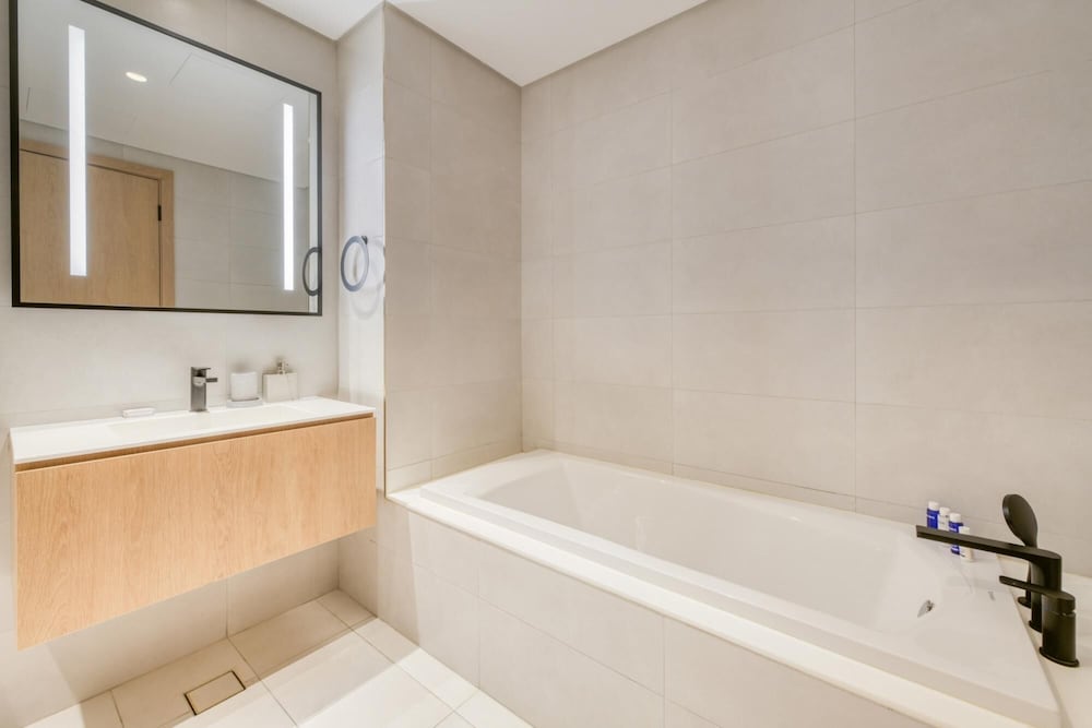 Luxury Apt W Burj Khalifa Vw Dubai Canal Access