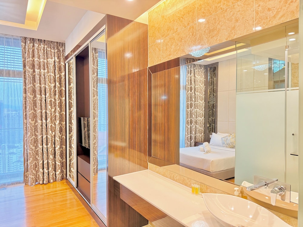 Dorsett Residence by crystal