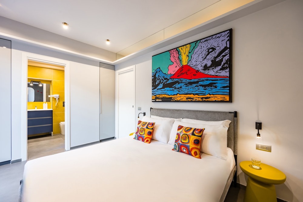 Pop House in the Heart of Sanit by Wonderful Italy