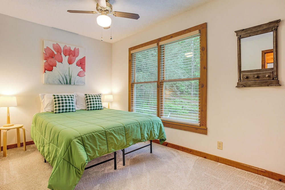 Suches Creekside Cottage w/ Deck & BBQ Grill! view 4