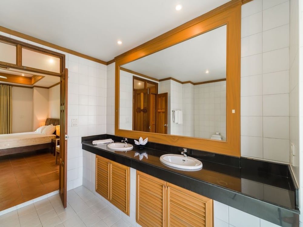 3 Bedroom Villa Beach Front Resort TG12