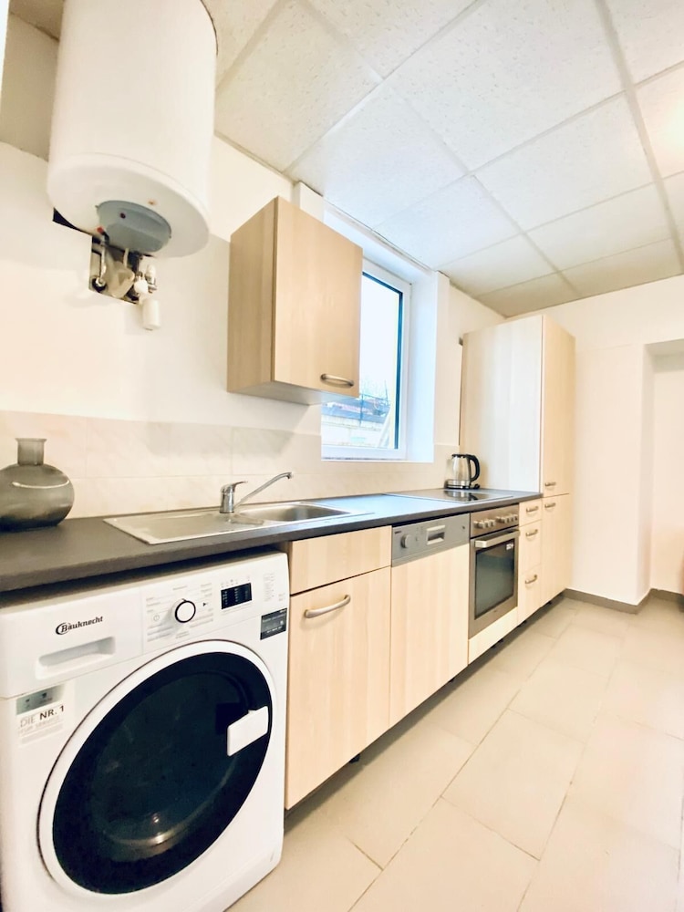 Spacious 2BR Apt For 9 Near Liesing