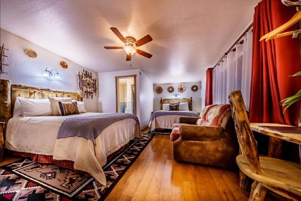 Stone Lizard Lodging