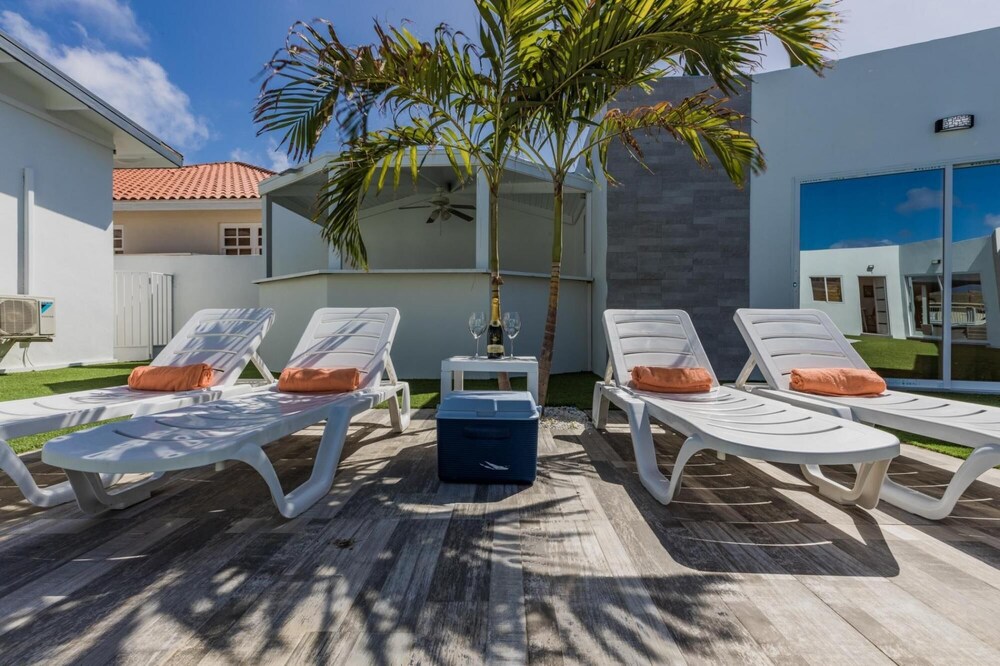 NEW Modern Stylish 6BR 6BA Villa Near Palmbeach