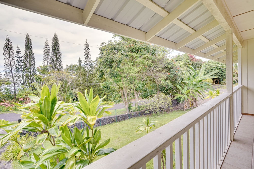 Captain Cook Home on Quiet 3 Acres w/ Fruit Trees