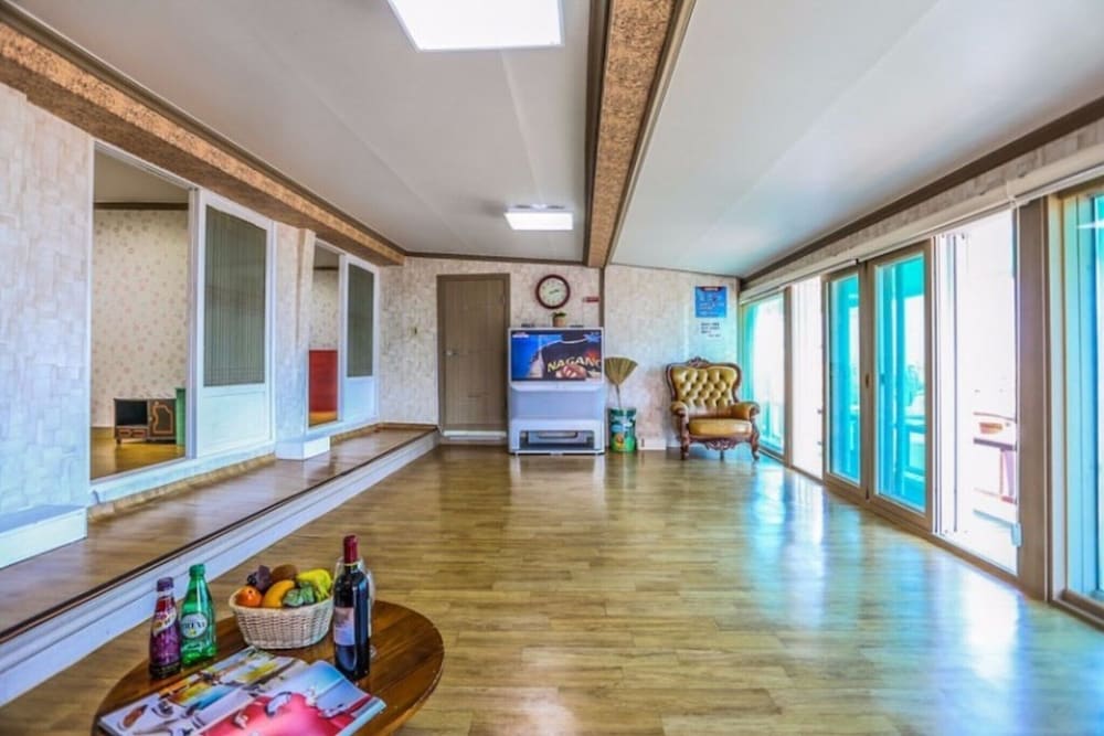 Pohang Sagyejeol Guryongpo Pension view 2
