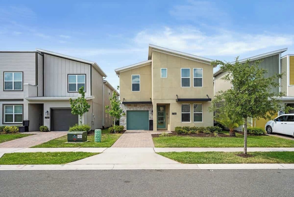 Sophisticated 6BR at Storey Lake